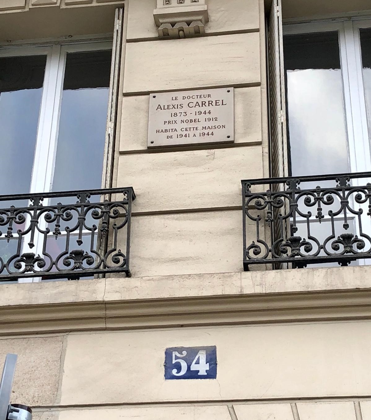Alexis Carrel's memorial tablet.jpg